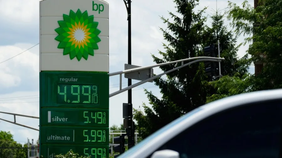 Stubborn gas prices stick to $4 per gallon