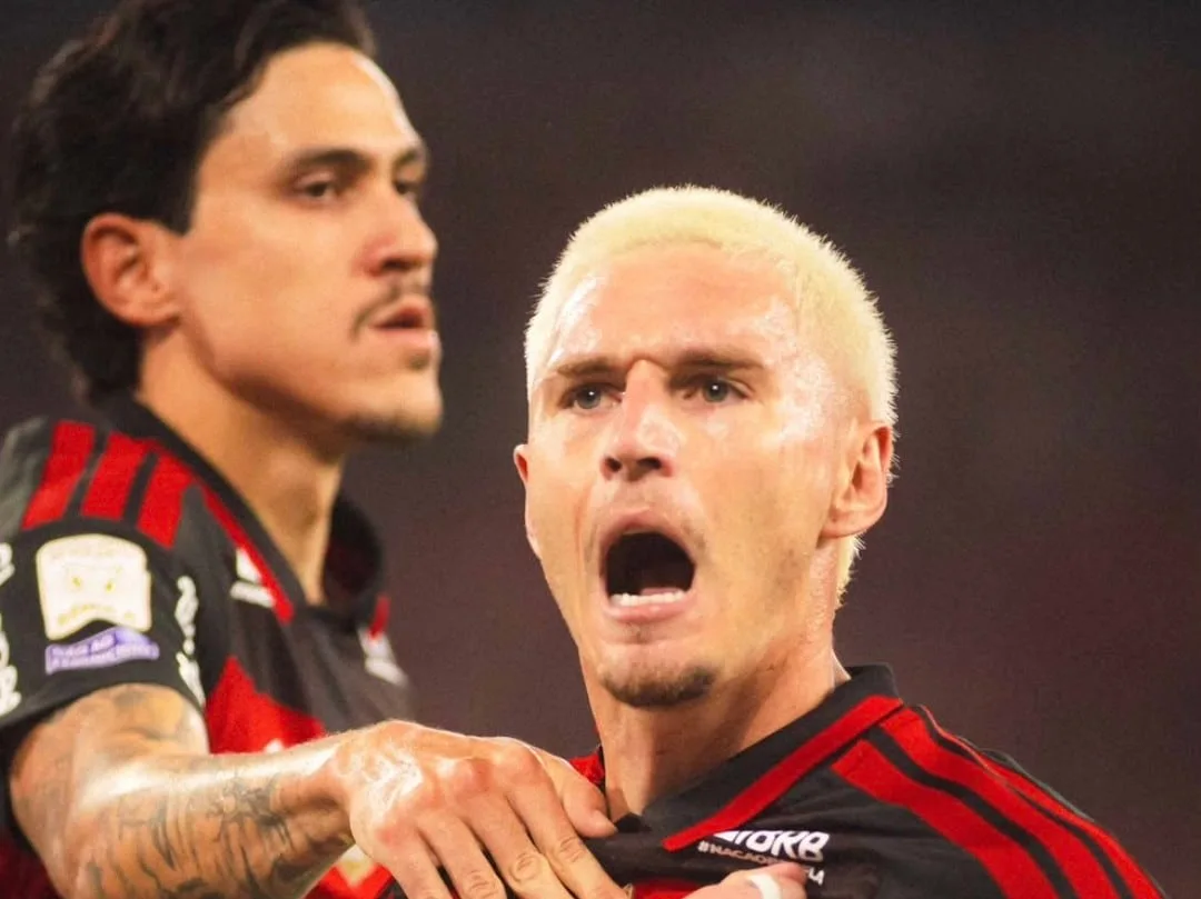Flamengo vence e abre caminho para o título.