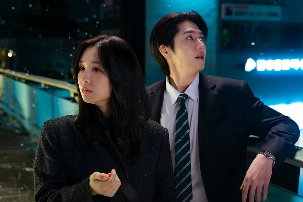 Ahn Eun Jin Winds Up With Lee Joo Ahn During The First Snow In “A Love Other Than Yours”