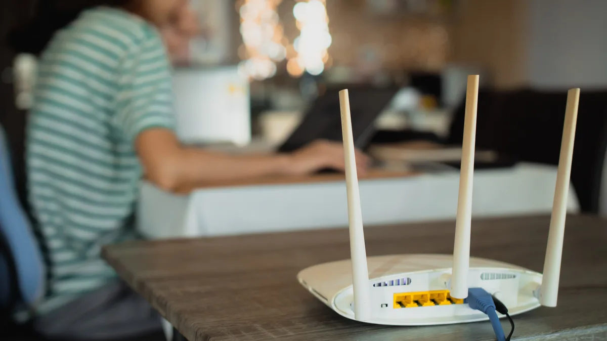 What's the difference between WAN and LAN?