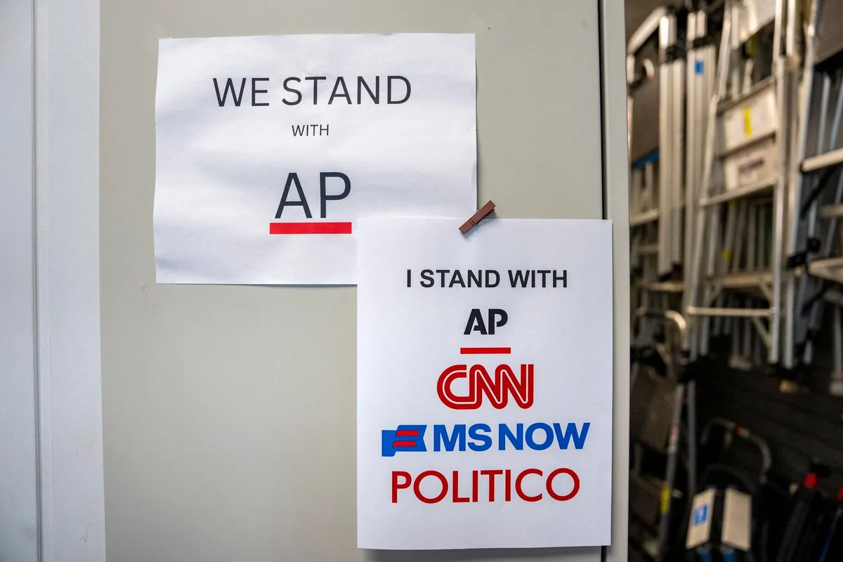 États-Unis : un juge somme la Maison-Blanche de rouvrir l’accès à CNN, MS NOW et Politico