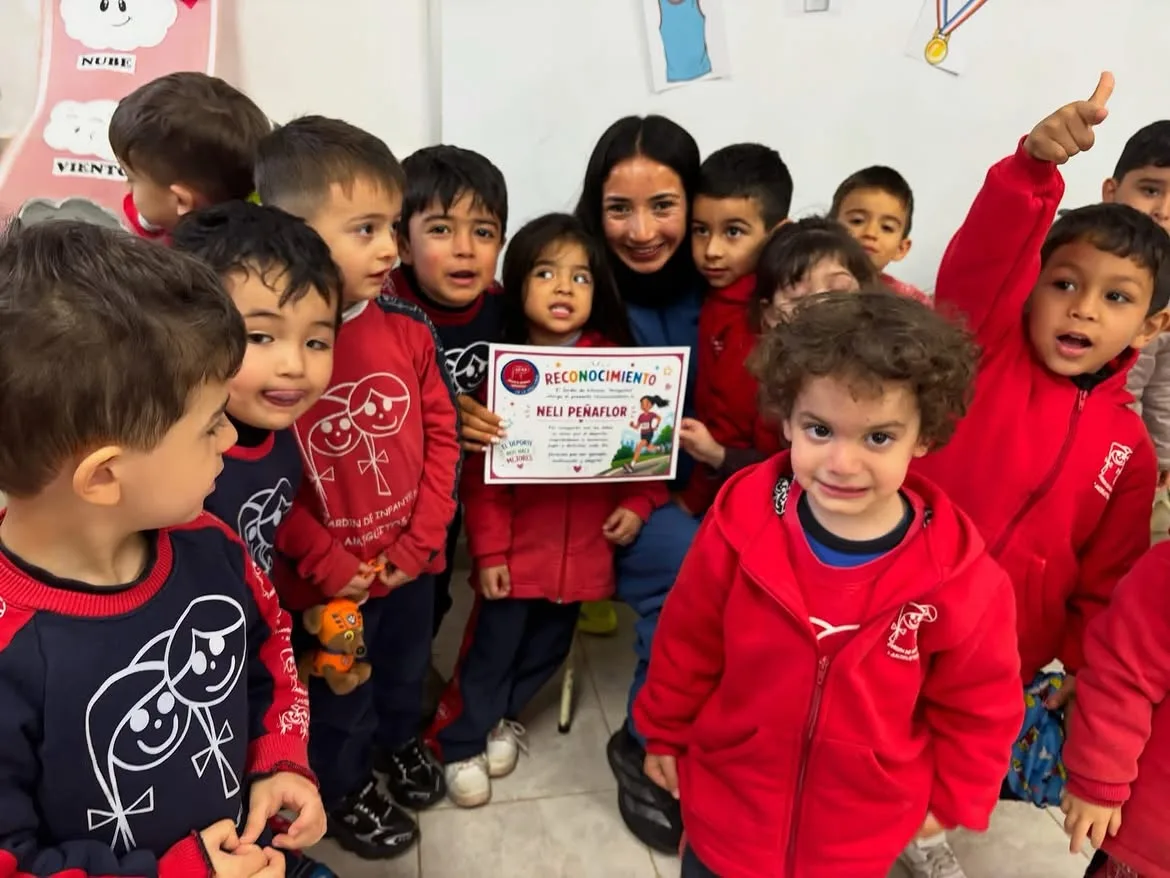 Una campeona argentina de atletismo visitó un jardín de infantes y los chicos la compararon con Messi