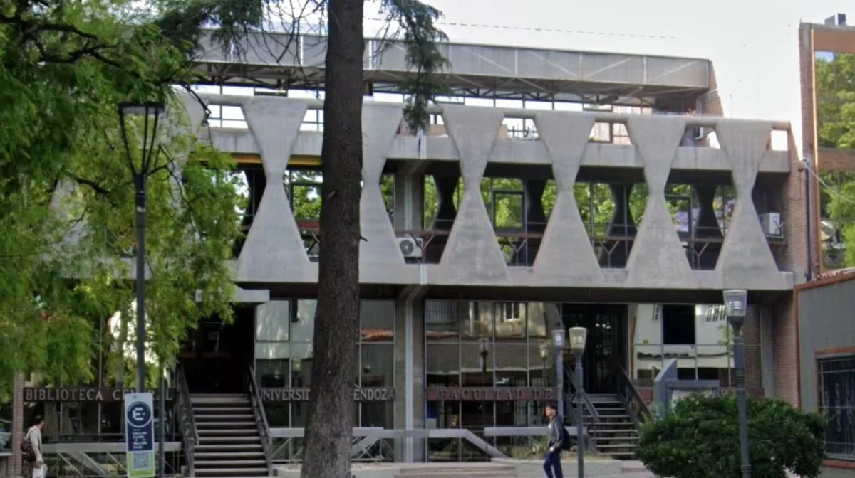 Evacuaron la Universidad de Mendoza por una amenaza de bomba: investigan si se trata de una organización extremista