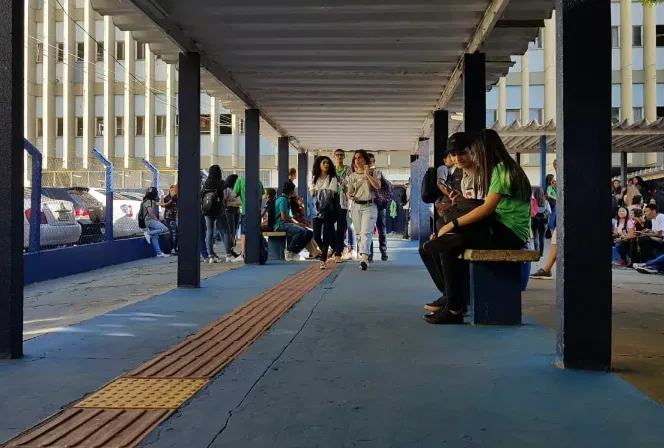 94% das escolas de MS têm acessibilidade, mas inclusão ainda esbarra em apoio