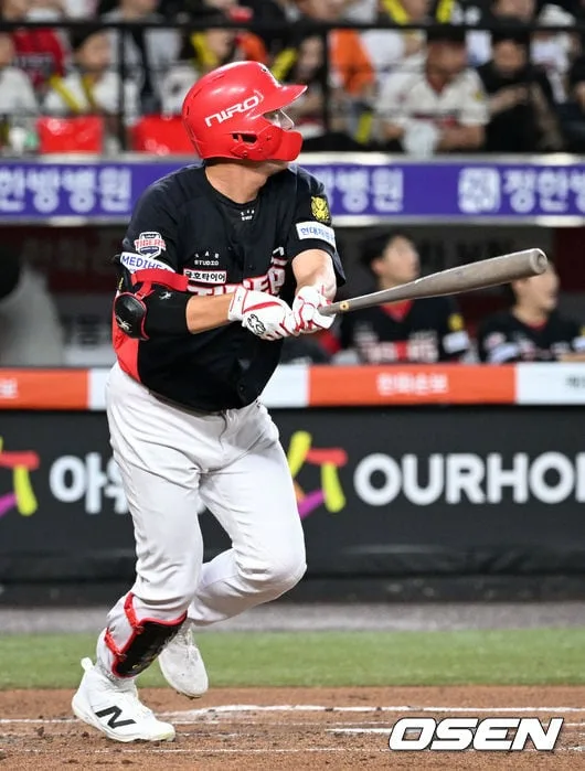 [사진]2루타 날리는 오선우