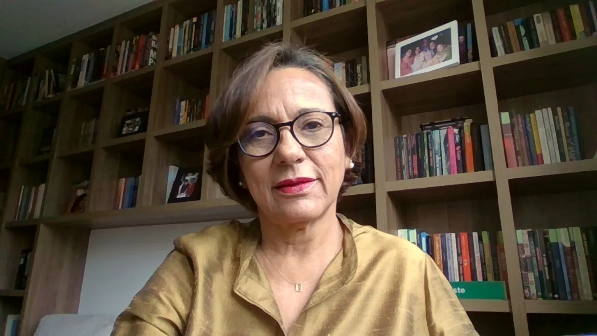 Jornalista baiana lança livro sobre um mundo em guerra e ruínas