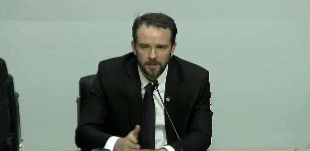Valor do salário mínimo vai subir a R$ 1.741 em 2027, diz Durigan