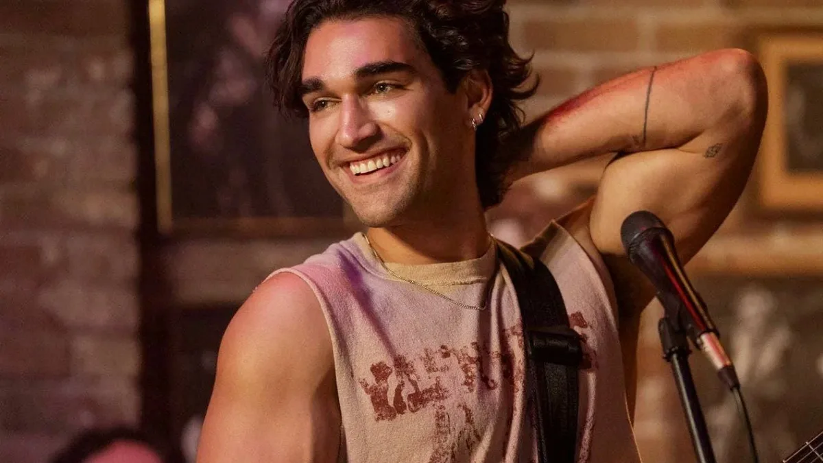 Après Off Campus, Josh Heuston devient le héros d’une romance à succès