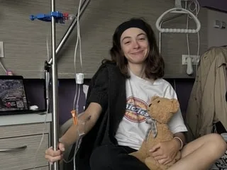 « Tu te demandes ce que t’as fait au ciel » : cette coureuse atteinte d’une maladie de l’intestin rêve du Tour de France