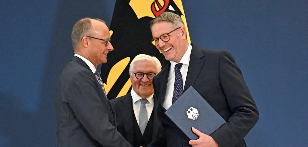 Bas' Entlassung unter Ausschluss der Öffentlichkeit – Schweitzer erhält Ernennungsurkunde