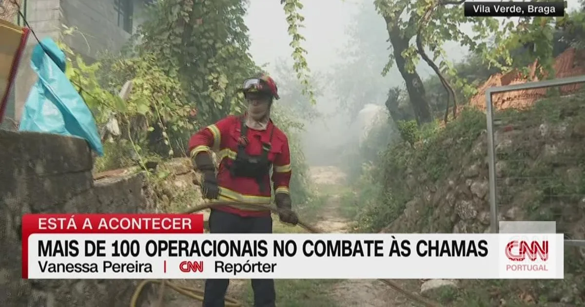 Mais de 100 operacionais combatem as chamas em Vila Verde
