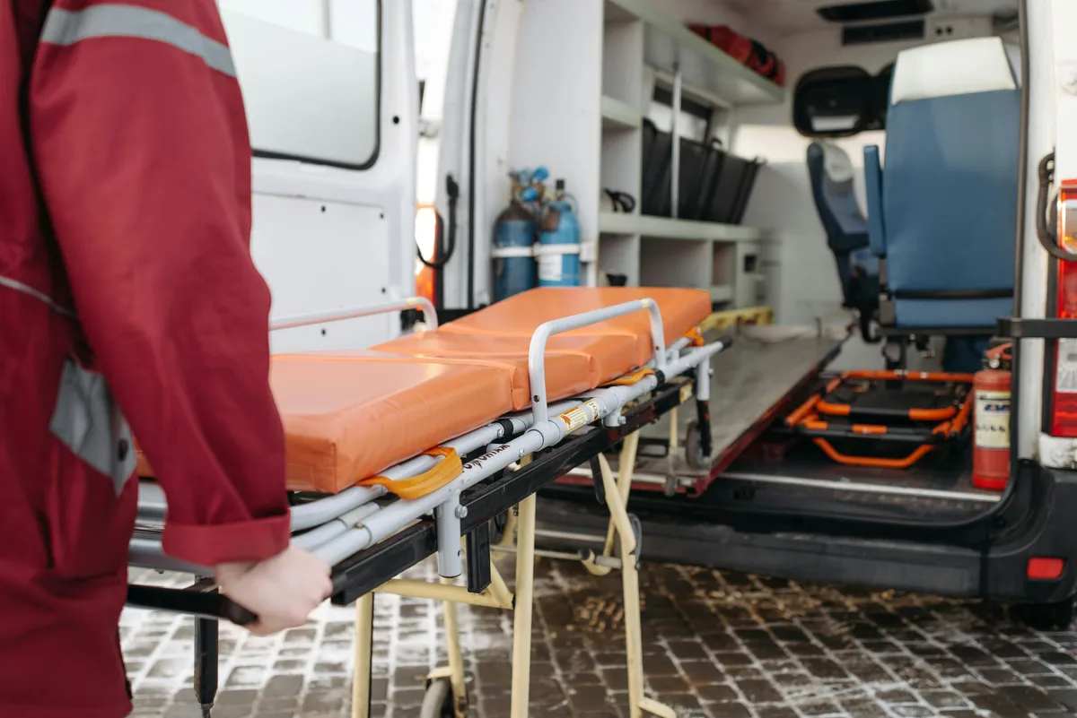 Cayó desde una ambulancia con su silla de ruedas y la Justicia condenó a una prepaga a pagar millones