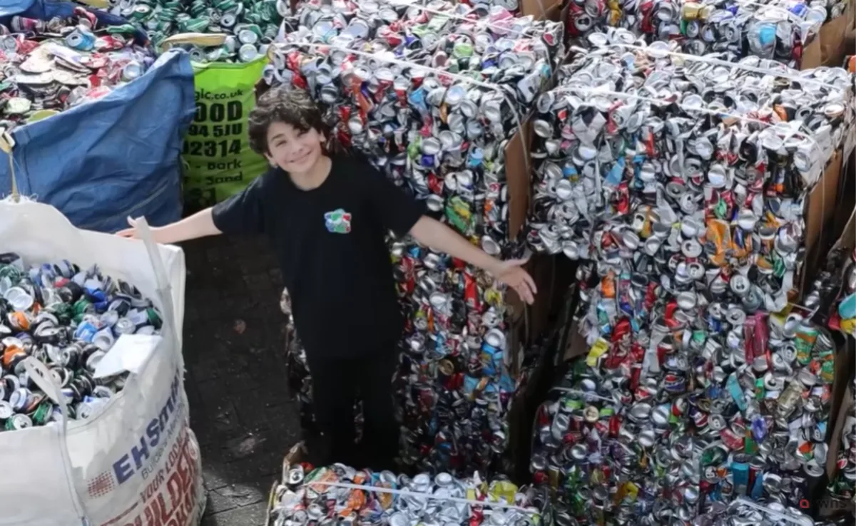 Aos 13 anos, ele já havia reciclado 1,5 milhão de latas e transformou lixo em US$ 24 mil para ajudar outras famílias