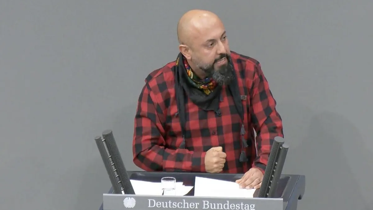 Koçak in Erklärungsnot: Nach Chat mit Remmo-Sohn: Linke-Politiker zieht Konsequenzen