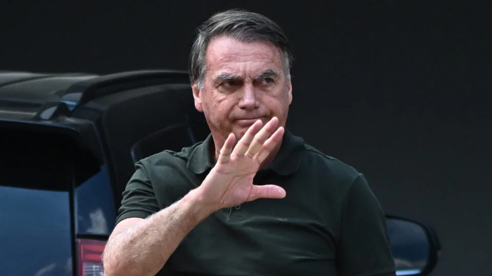 Moraes autoriza Bolsonaro a receber convidados em aniversário da filha