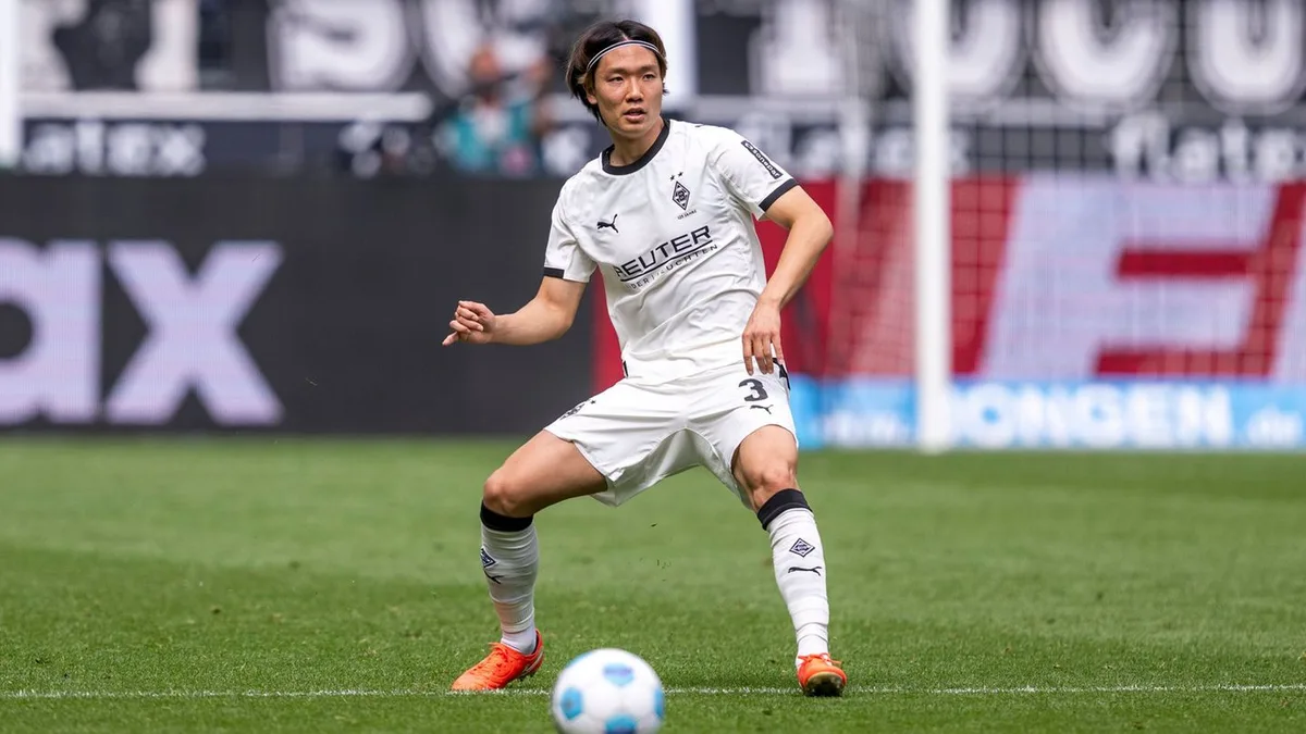 Fußball-Bundesliga: Elvedi-Nachfolger: Gladbach holt Verteidiger Itakura zurück
