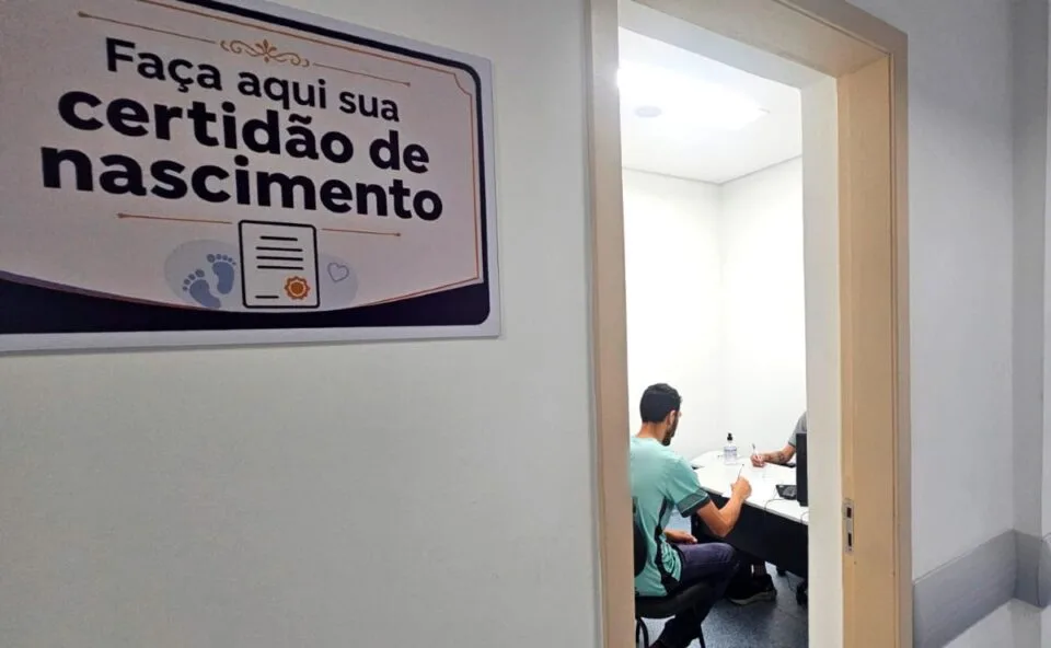 Certidão de nascimento sem ir ao cartório: veja como funciona o serviço em maternidades públicas do Paraná