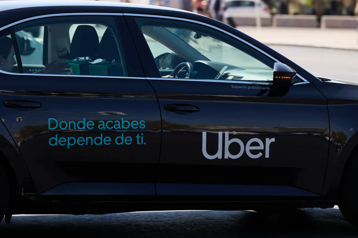 Uber logra paralizar las sanciones de IVA en España mientras litiga por 1.600 millones en Reino Unido
