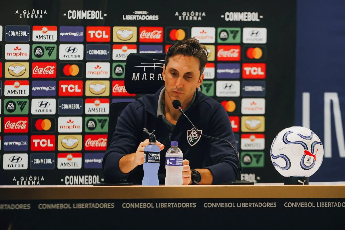 "Um momento difícil", diz Zubeldía após empate do Fluminense
