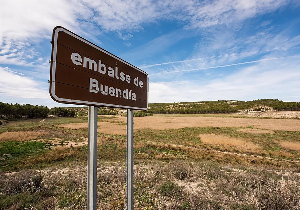 Muere un hombre atropellado por su propio vehículo en el embalse de Buendía, en Cuenca