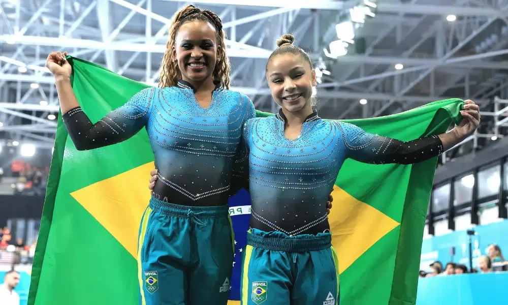 Flávia Saraiva e Rebeca Andrade conquistam dobradinha na trave em Copa do Mundo
