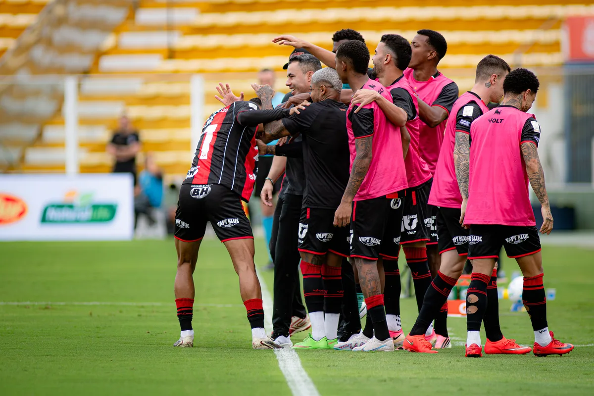 Triunfo do Bahia ajuda e chances de rebaixamento do Vitória despencam