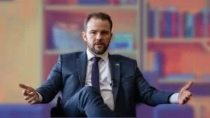 Lula sofre “preconceito fiscal” do mercado, diz ministro da Fazenda, Dario Durigan