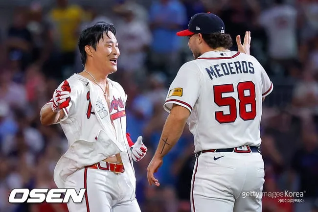 84일 만의 안타가 무려 끝내기라니…"2000만 달러짜리 안타" 6푼 타자 김하성, 애틀랜타 영웅됐다