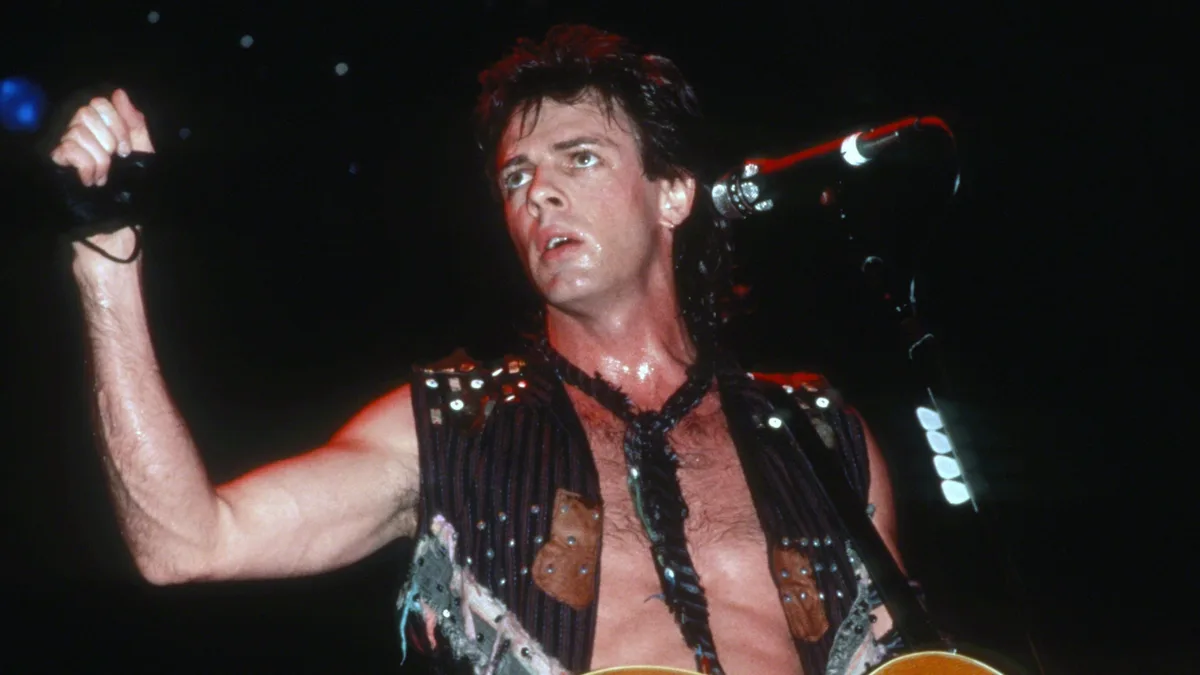 ‘Jessie’s Girl’ Singer Stuns Fans With Age-Defying Physique at 77