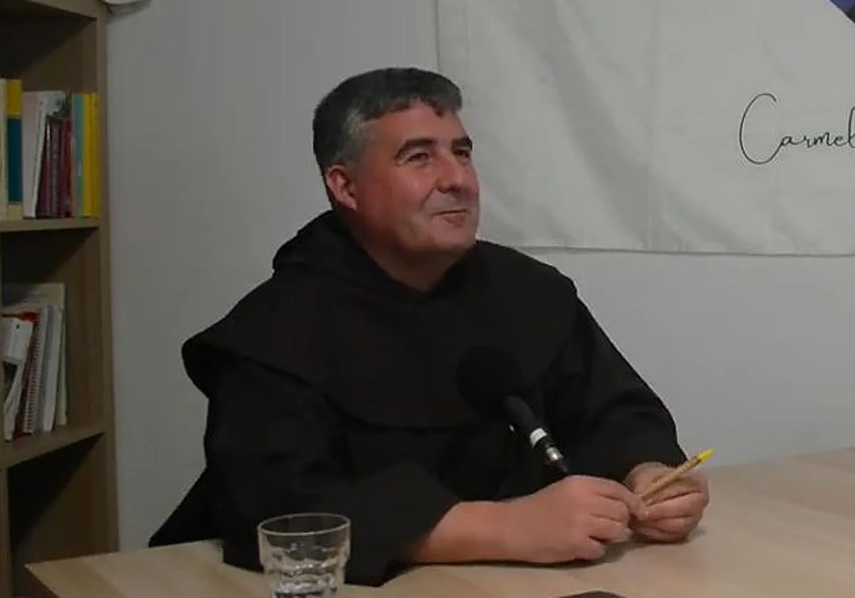 Padre Alejandro, cura: «Hice la mili sirviendo en casa de un almirante y eso es ilegal. Y mi jefe no era ningún mando, era la mujer del almirante»