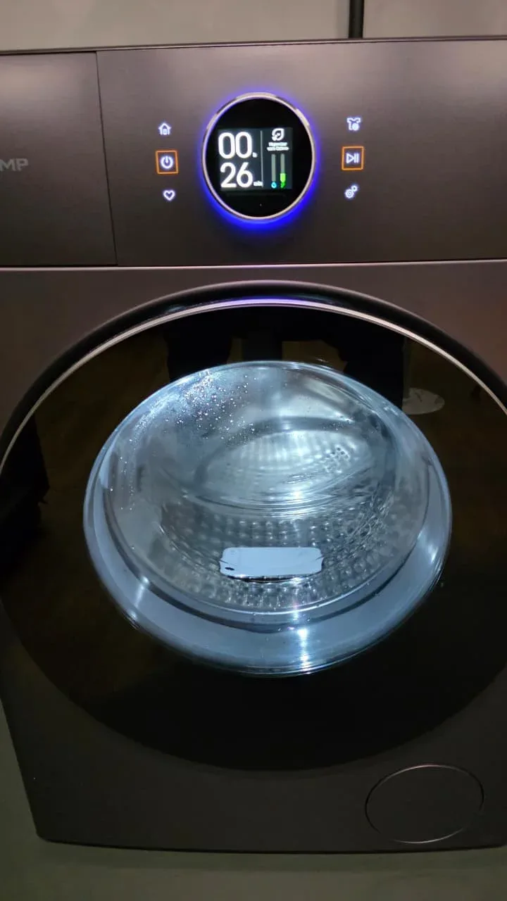 Testei a Brastemp que "lava celular"; máquina que não precisa de água funciona mesmo?