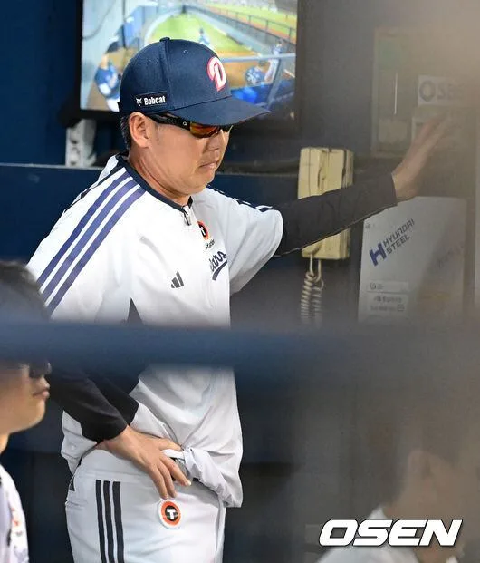 [사진]김원형 감독, 'NC 상승세 무섭네'