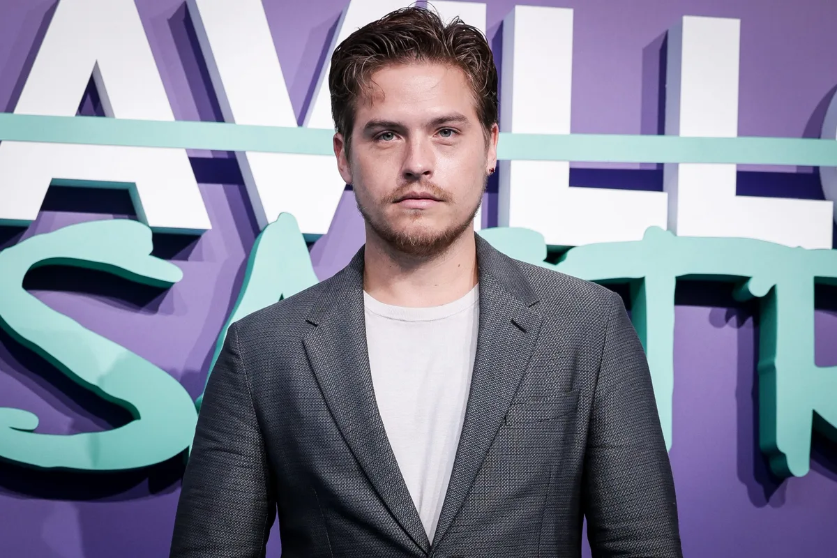 Dylan Sprouse chama trabalho como ator mirim de “trabalho infantil” e expõe consequências emocionais (Foto: Getty)