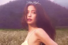 BLACKPINK’s LISA & JISOO Announce New Solo Projects Hours Apart From Each Other