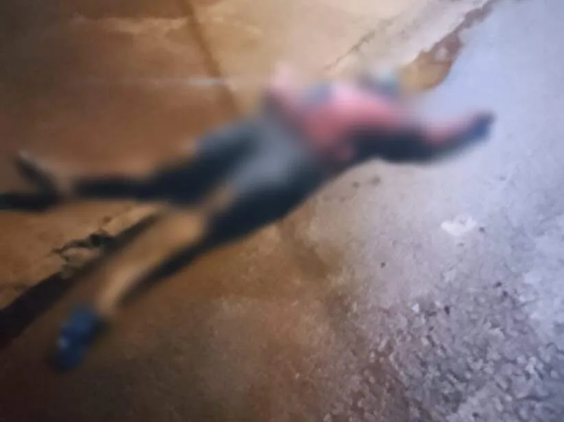 Execução a tiros deixa homem morto no meio de rua