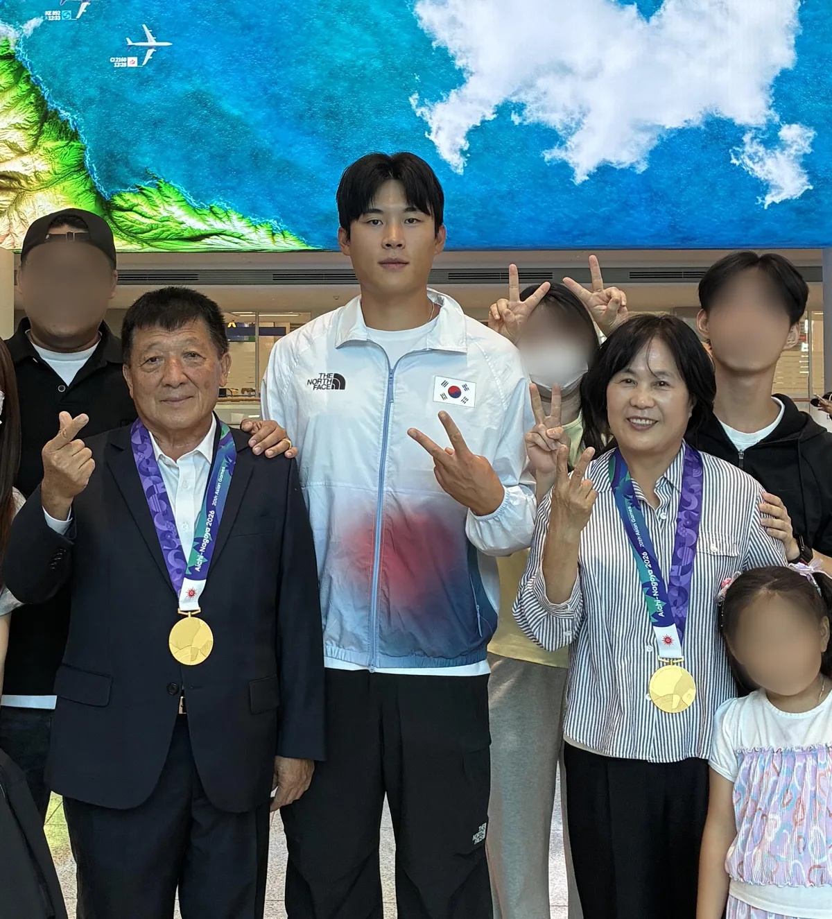 거침없던 ‘카누 철인’도 보육원 원장님 부부 보자 ‘왈칵’