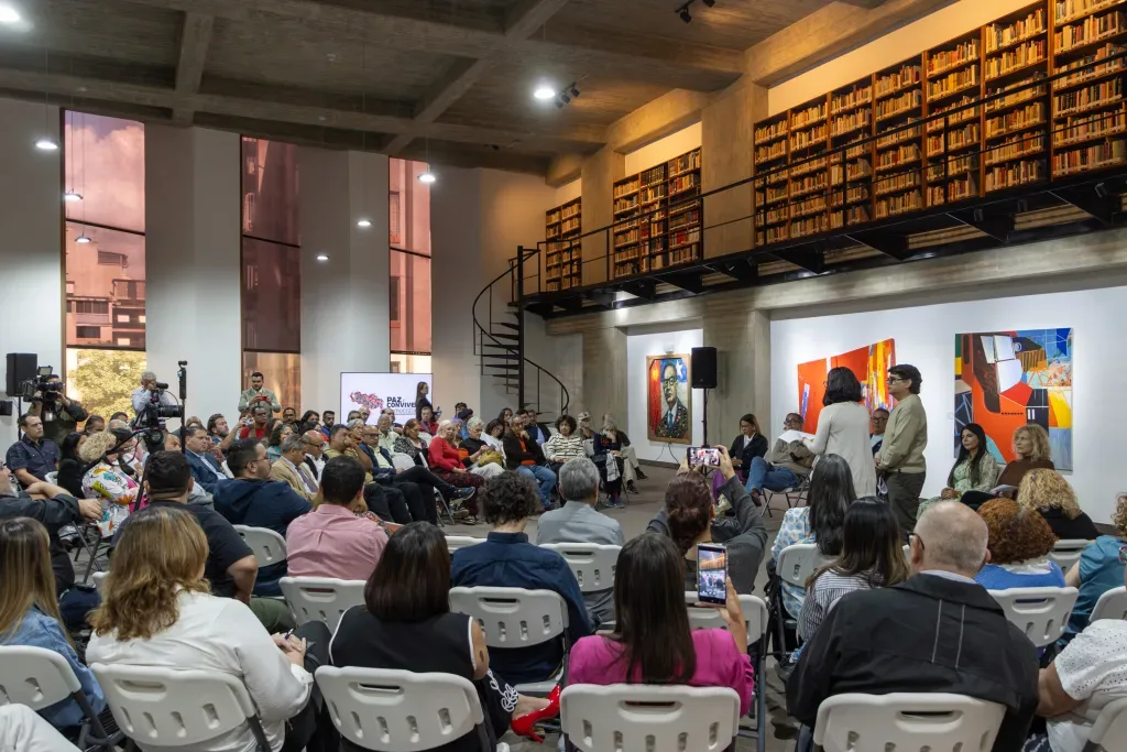 Gobierno interino levanta bloqueo de al menos 10 medios de comunicación independientes