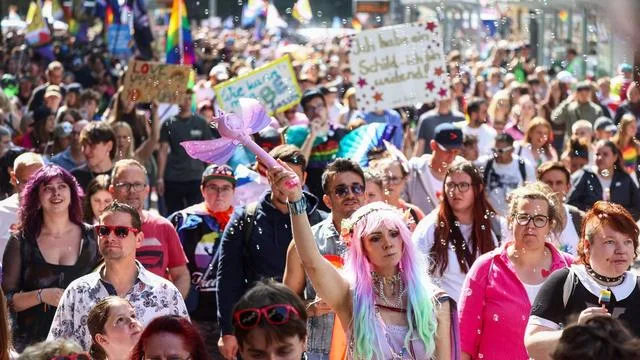 Sachsen-Anhalt: Tausende gehen in Magdeburg beim CSD auf die Straße
