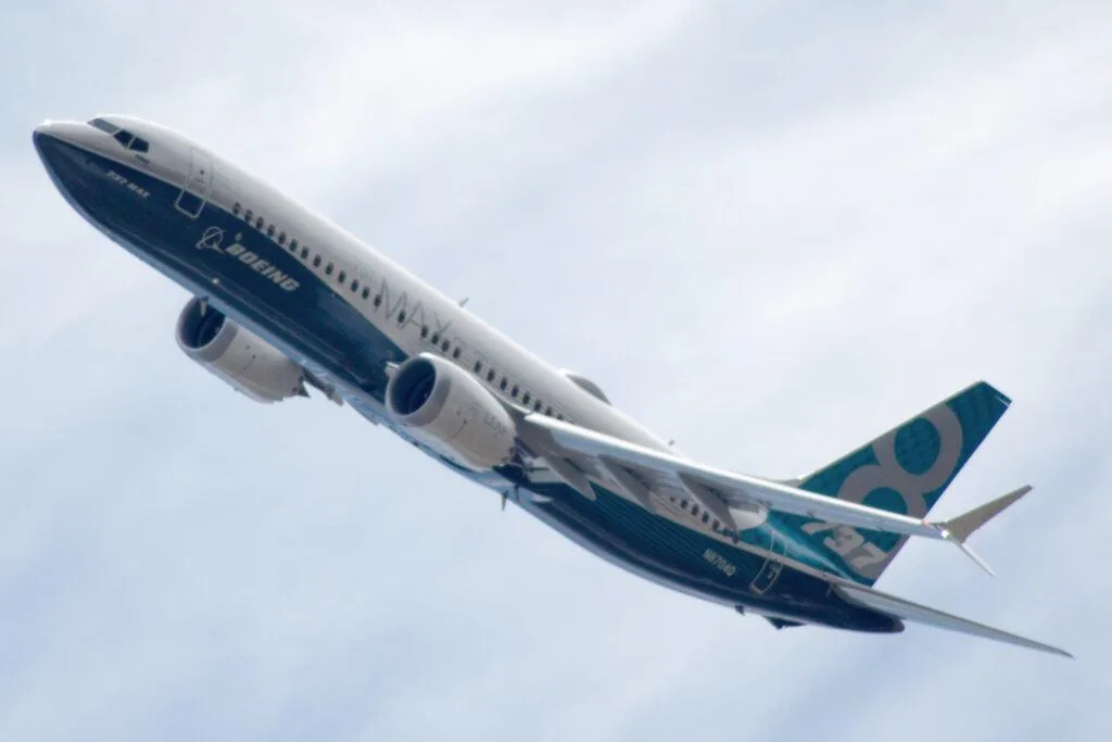 Fornecimento de combustível sustentável para aviação quase sextuplicou na UE em 2025