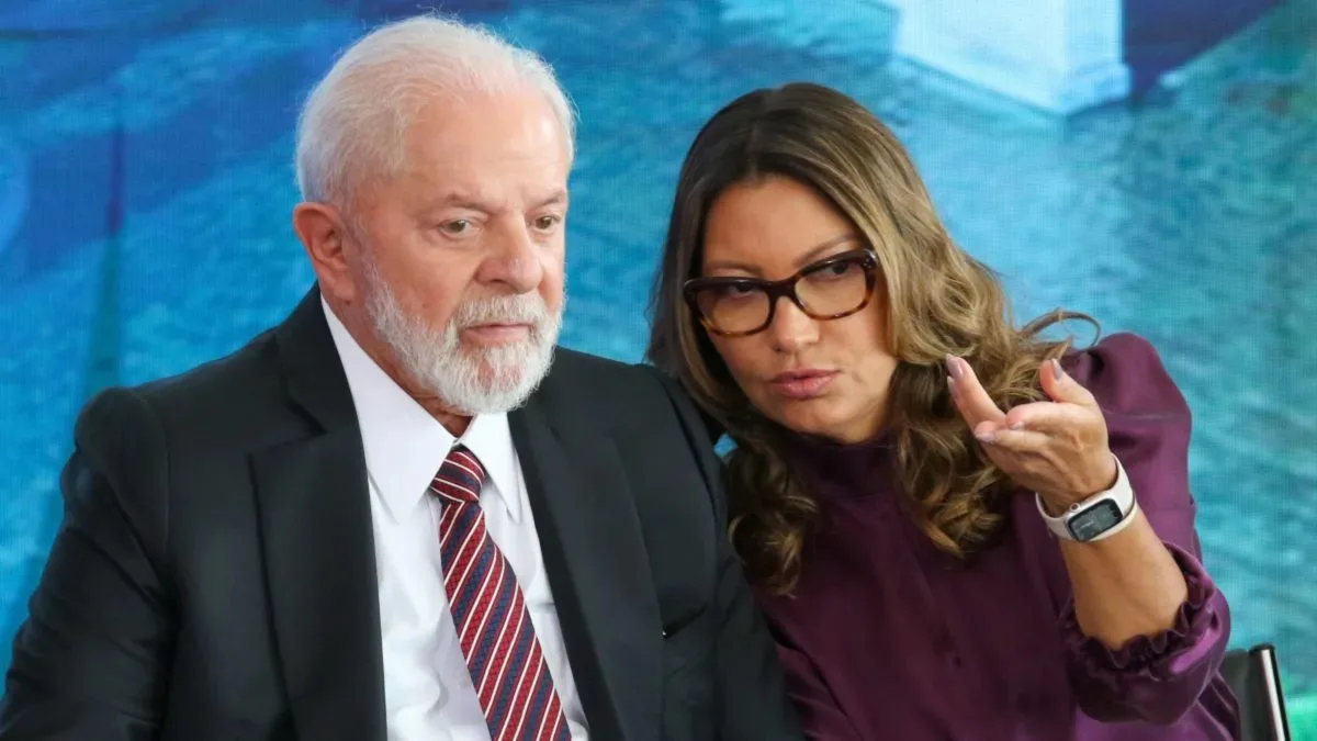 Janja é recebida com gritos ao chegar com Lula para debate na Band: ‘vag*’ e ‘pu* de porta de cadeia’