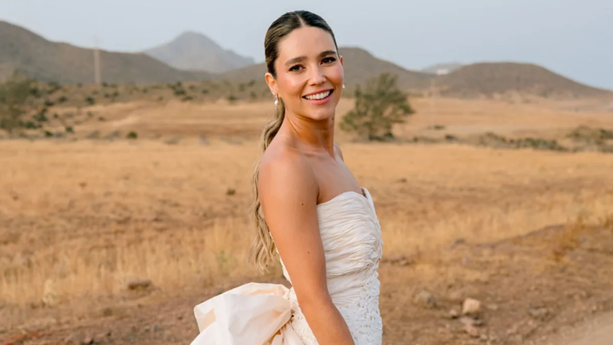Fuencisla, la novia que se casó con un vestido de alta costura elegido por su abuela en los 80: "Me sorprendió mucho la calidad de las telas"