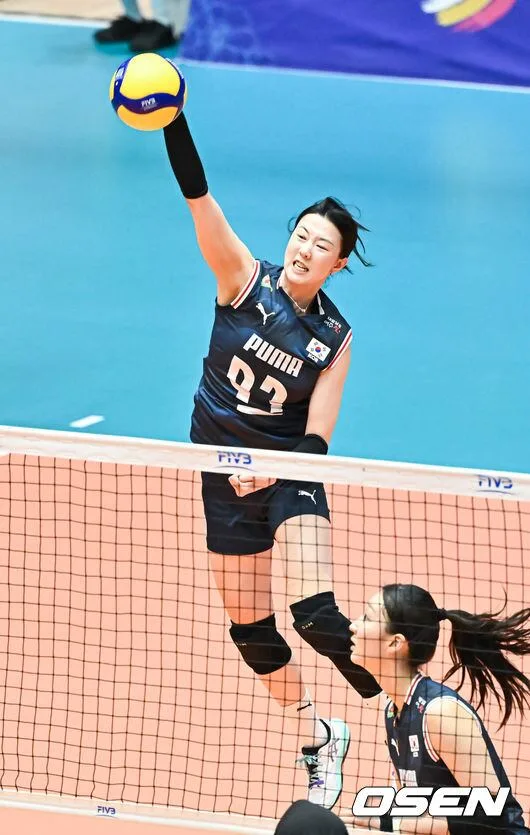 ‘한일전 0-3 완패’ 진 것도 열받는데 이건 또 뭔가…강소휘 ‘황당 사진’ 내보낸 日 방송, 일본인도 “악의 아니냐”