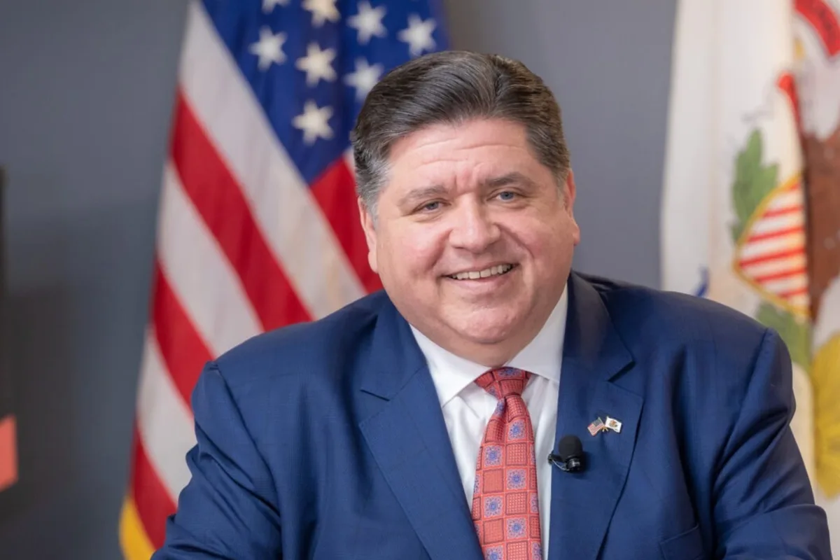 Es oficial: el plan del gobernador Pritzker para atraer inversiones a Illinois y construir nuevas viviendas baratas