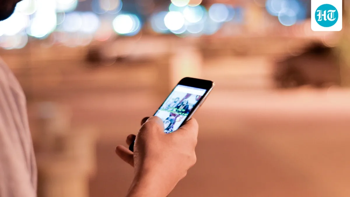 Orthopaedic surgeon explains how smartphone use can affect the hand and wrist, shares habits that can help