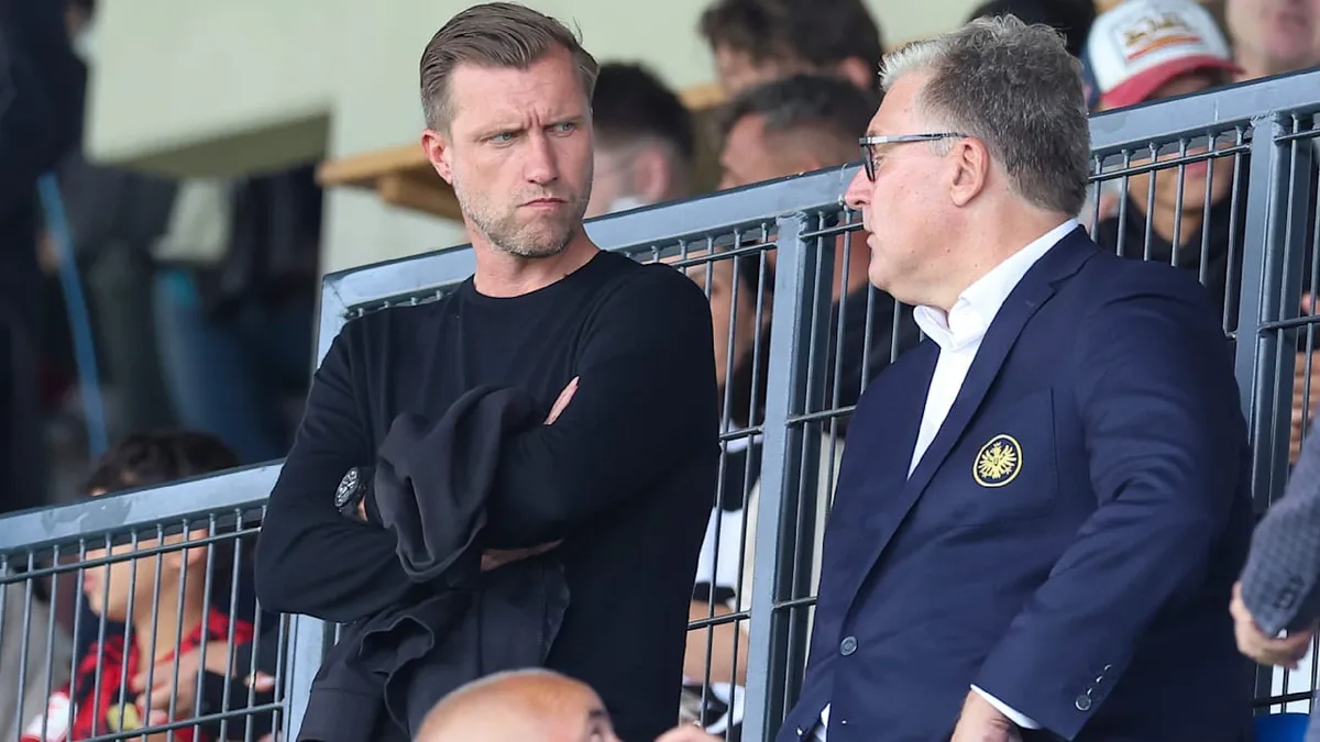 Diskussionen um Zukunft - Verlässt Krösche Eintracht schon im September?