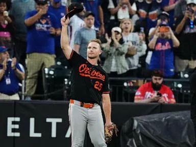 Pete Alonso receives thunderous ovations from Mets fans in return to Citi Field with Orioles