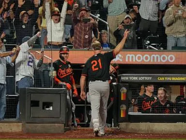 Pete Alonso hits 300th homer to tie game in 9th against Mets and gets rare curtain call on road