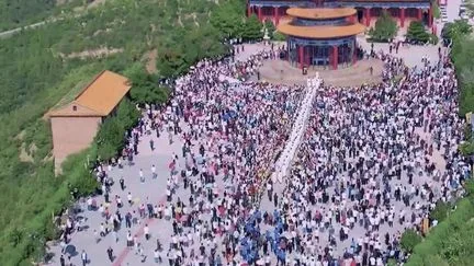 Eglises détruites, allégeance au parti, évêques choisis... En Chine, la foi chrétienne sous haute surveillance