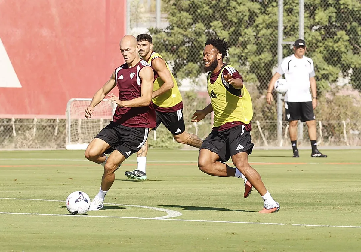 El Sevilla FC vuelve al trabajo sin sus internacionales