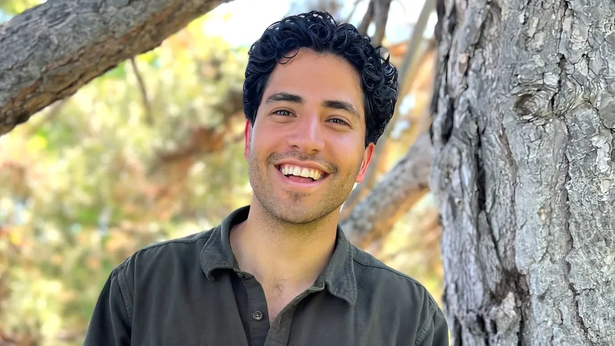 Empezó trabajando en McDonald’s y hoy busca dar la sorpresa en las elecciones de Colorado: quién es el abogado de Yale que sacude la política local